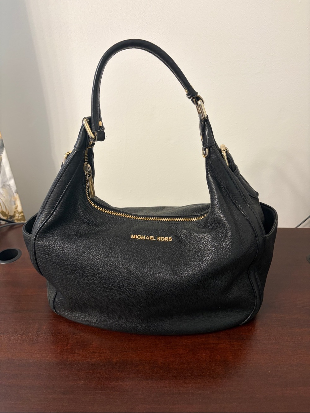 Michael Kors Black Leather Shoulder Bag - Picture 2 of 11